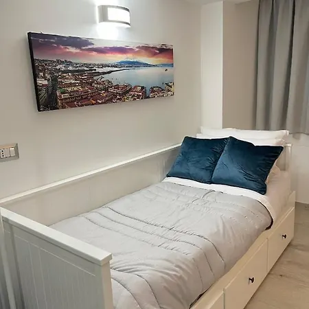 La Casa Di Raffaele Centro Naples
