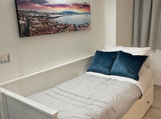 La Casa Di Raffaele Centro Napoli